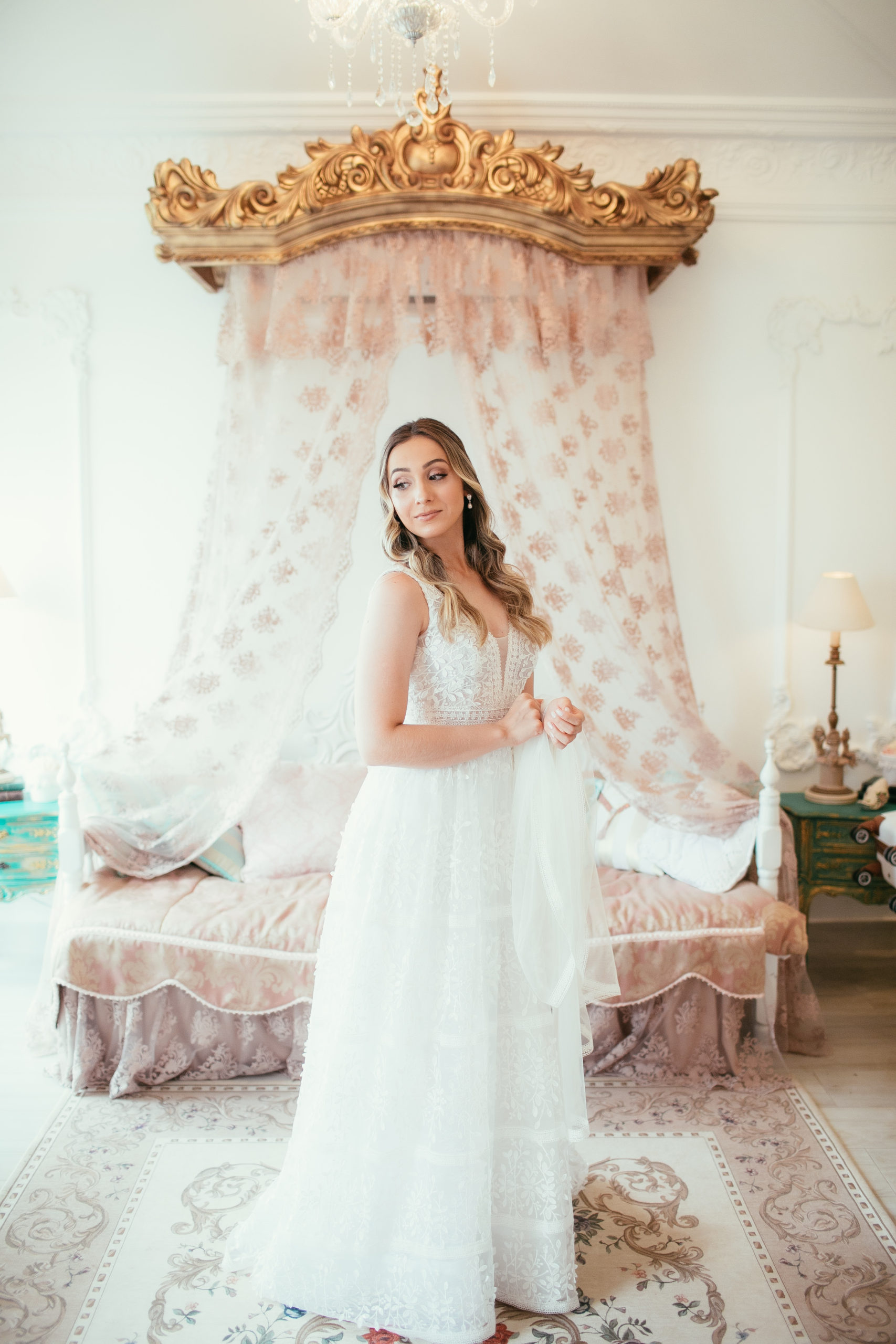 vestido noiva princesa Nicole MIlano Grupo Pronovias casamento no campo bh fazenda minimalista princesa evasê reto bordado sereia tradicional igreja Rosa Clará Alma Novia bh sp brasilia