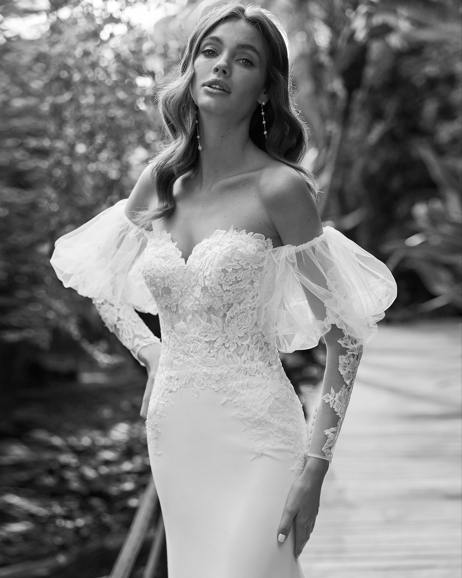 vestido de noiva clássico Vera Wang Brasil de renda com mangas coleção 2023 minimalista belo horizonte são paulo gaetana morato Rosa Clará Pronovias princesa sereia Nicole MIlano Pronovias Boho Chic gaetana morato casamento no campo vestido noiva com brilho vestido de noiva alta costura - VERA WANG BELO HORIZONTE BRASIL LUNA NOVIAS ADRIANA ALIER LUNA STUDIO NICOLE MILANO PRONOVIAS
