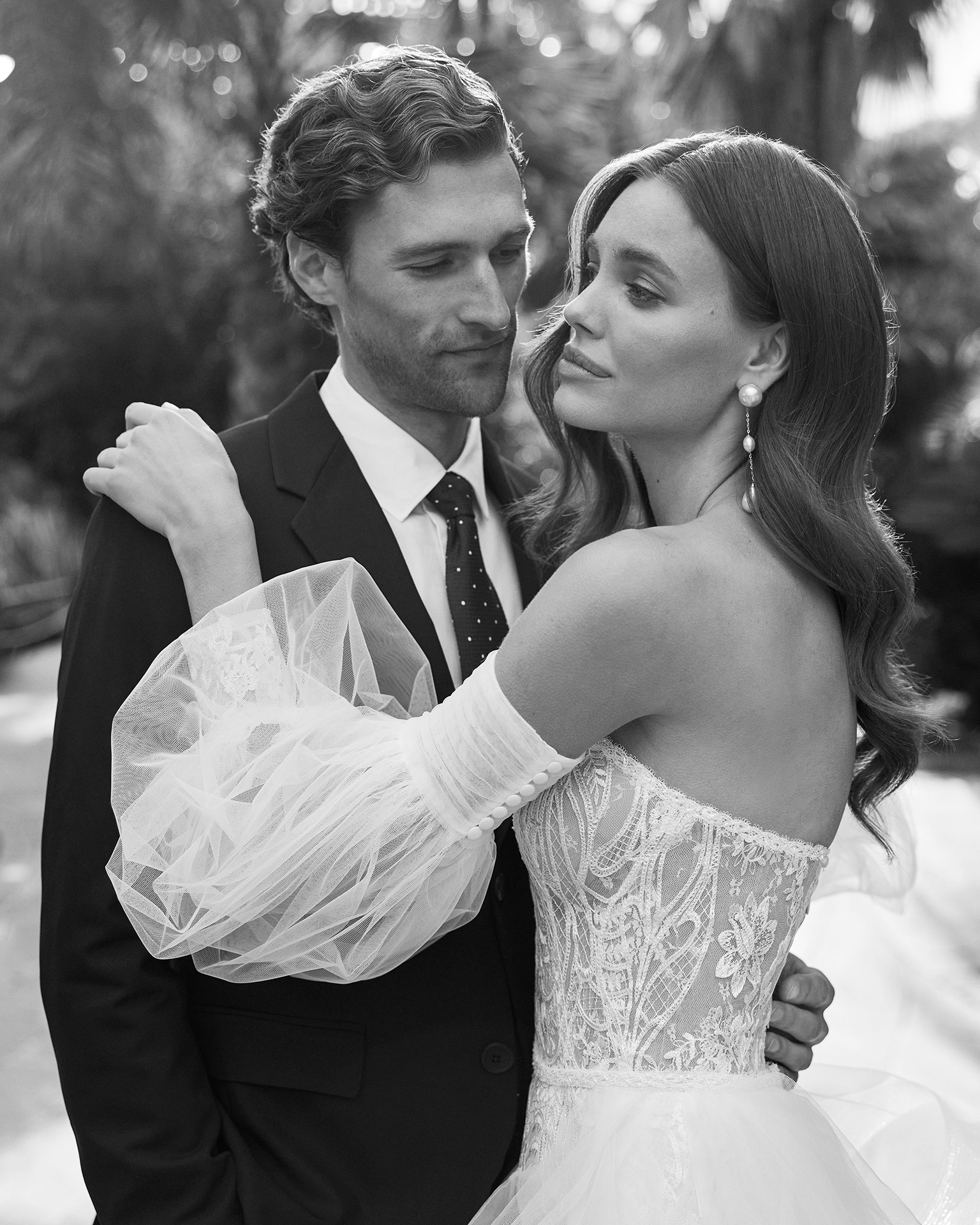 vestido de noiva clássico Vera Wang Brasil de renda com mangas coleção 2023 minimalista belo horizonte são paulo gaetana morato Rosa Clará Pronovias princesa sereia Nicole MIlano Pronovias Boho Chic gaetana morato casamento no campo vestido noiva com brilho vestido de noiva alta costura - VERA WANG BELO HORIZONTE BRASIL LUNA NOVIAS ADRIANA ALIER LUNA STUDIO NICOLE MILANO PRONOVIAS