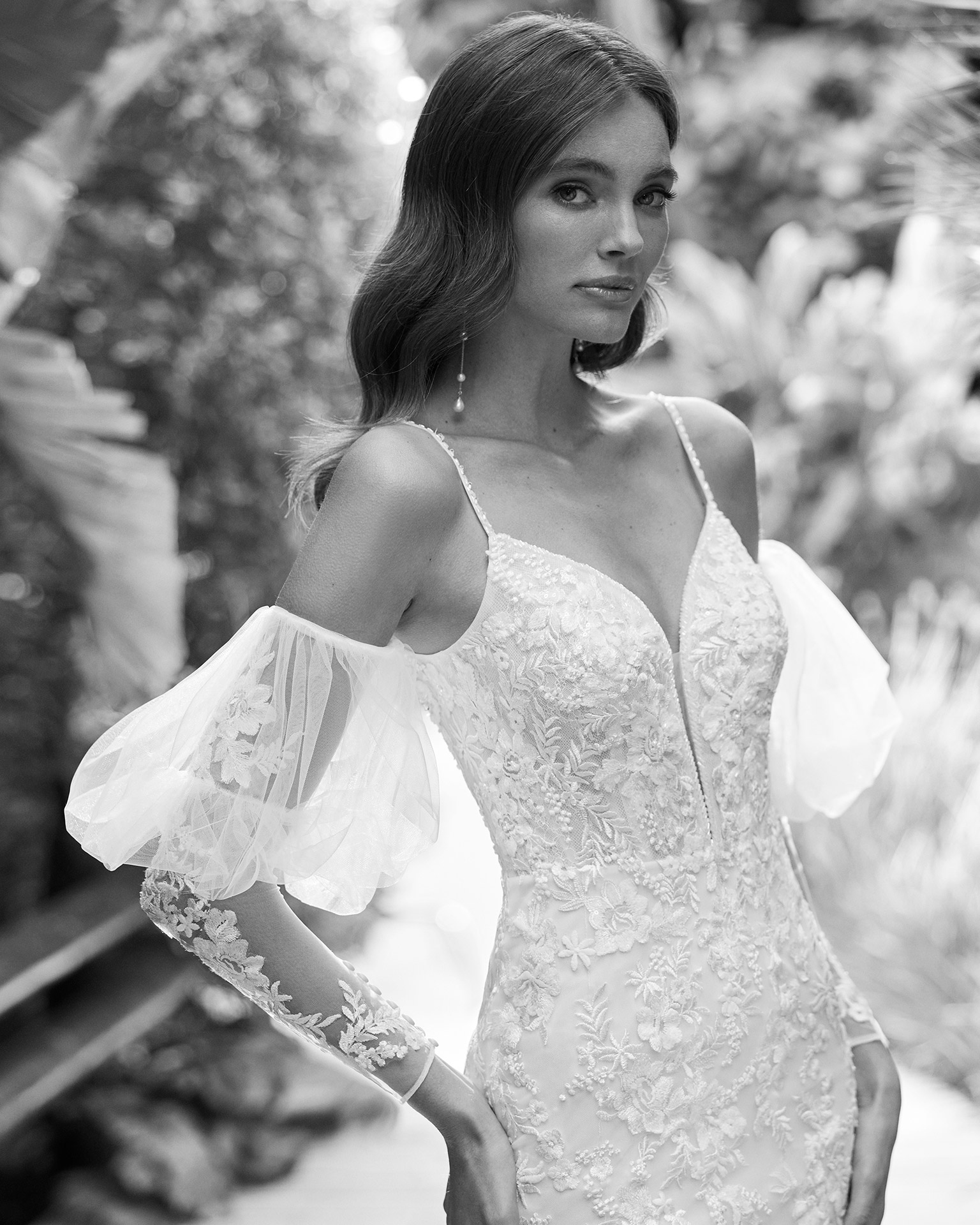 vestido de noiva clássico Vera Wang Brasil de renda com mangas coleção 2023 minimalista belo horizonte são paulo gaetana morato Rosa Clará Pronovias princesa sereia Nicole MIlano Pronovias Boho Chic gaetana morato casamento no campo vestido noiva com brilho vestido de noiva alta costura - VERA WANG BELO HORIZONTE BRASIL LUNA NOVIAS ADRIANA ALIER LUNA STUDIO NICOLE MILANO PRONOVIAS