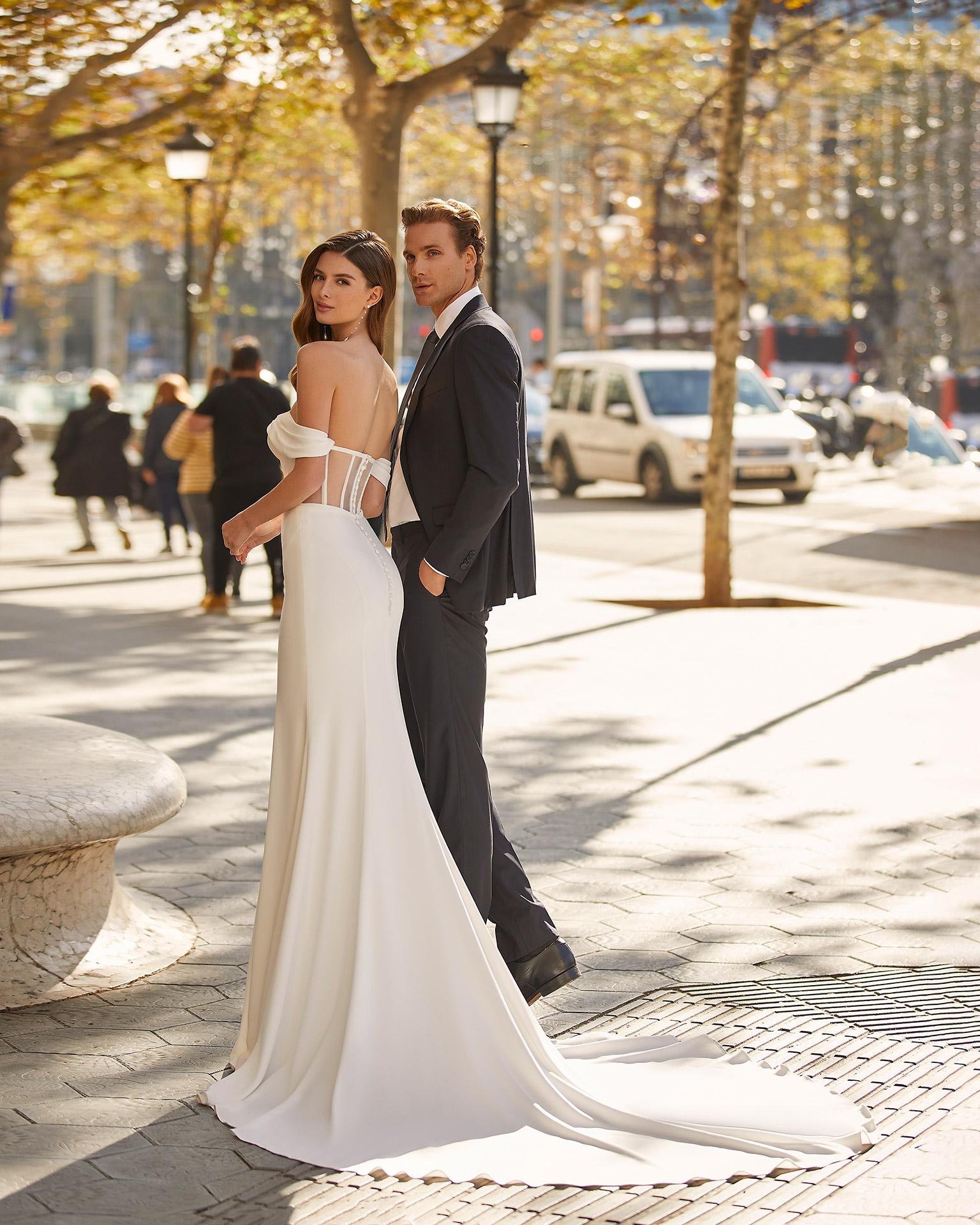 vestido de noiva clássico Vera Wang Brasil de renda com mangas coleção 2023 minimalista belo horizonte são paulo gaetana morato Rosa Clará Pronovias princesa sereia Nicole MIlano Pronovias Boho Chic gaetana morato casamento no campo vestido noiva com brilho vestido de noiva alta costura - VERA WANG BELO HORIZONTE BRASIL LUNA NOVIAS ADRIANA ALIER LUNA STUDIO NICOLE MILANO PRONOVIAS