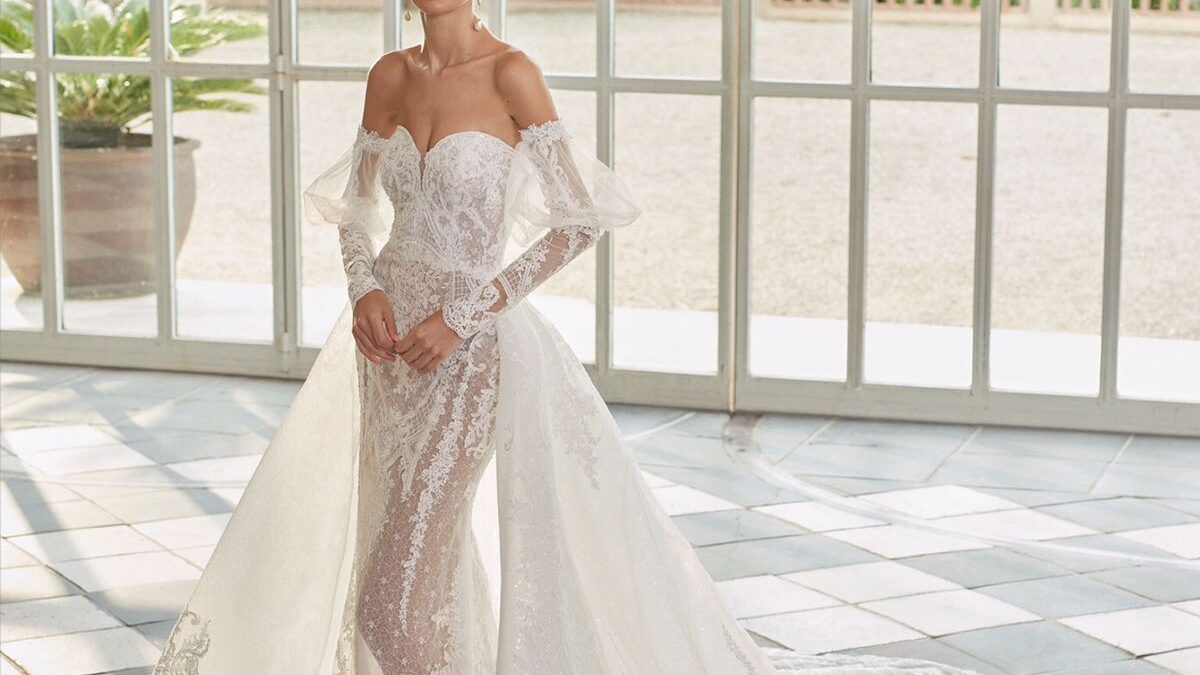 vestido de noiva clássico Vera Wang Brasil de renda com mangas coleção 2023 minimalista belo horizonte são paulo gaetana morato Rosa Clará Pronovias princesa sereia Nicole MIlano Pronovias Boho Chic gaetana morato casamento no campo vestido noiva com brilho vestido de noiva alta costura - VERA WANG BELO HORIZONTE BRASIL LUNA NOVIAS ADRIANA ALIER LUNA STUDIO NICOLE MILANO PRONOVIAS