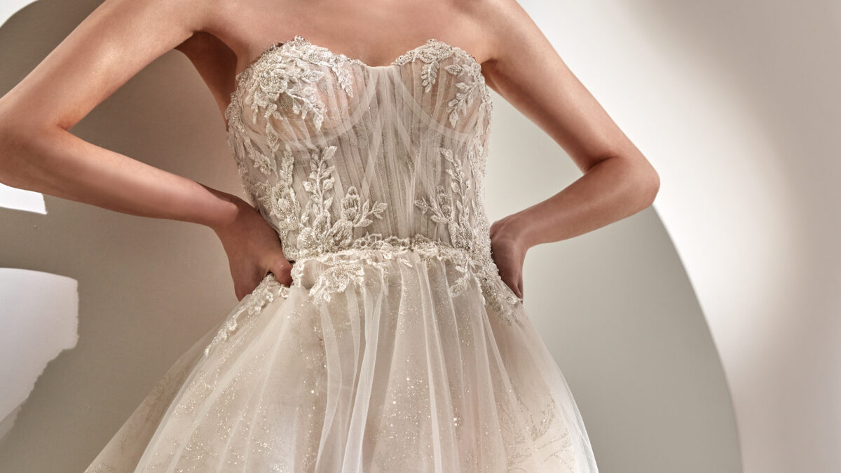 vestido de noiva clássico Vera Wang Brasil de renda com mangas coleção 2023 minimalista belo horizonte são paulo gaetana morato Rosa Clará Pronovias princesa sereia Nicole MIlano Pronovias Boho Chic gaetana morato casamento no campo vestido noiva com brilho vestido de noiva alta costura - VERA WANG BELO HORIZONTE BRASIL LUNA NOVIAS ADRIANA ALIER LUNA STUDIO NICOLE MILANO PRONOVIAS