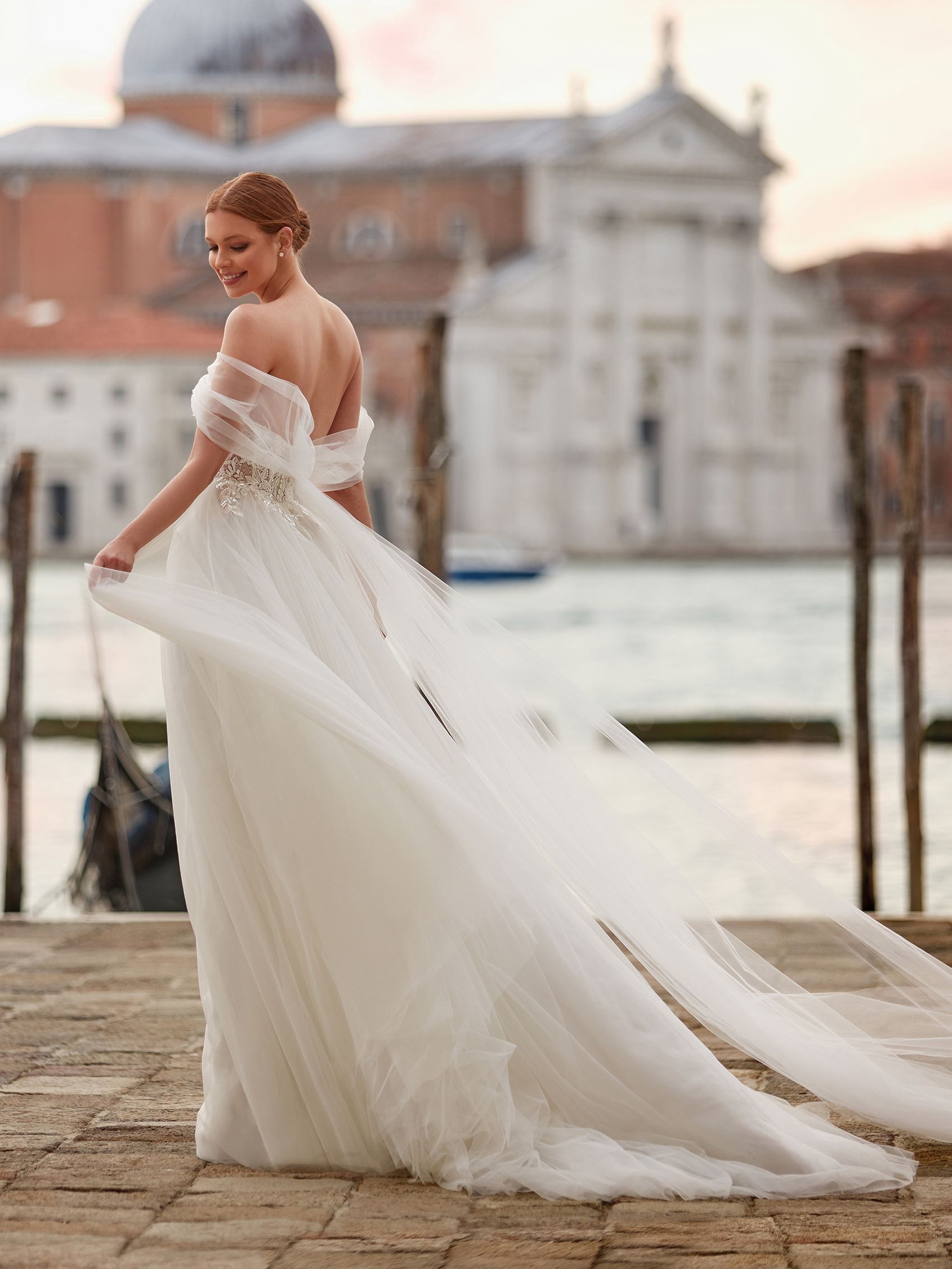 VESTIDO DE NOIVA ALTA COSTURA BELO HORIZONTE PRONOVIAS ATELIER PRONOVIAS ROSA CLARÁ GAETANA MORATO NICOLE MILANO VERA WANG BRIDE SÃO PAULO BRASÍLIA VESTIDO NOIVA PRINCESA MINIMALISTA MODERNO EVASÊ SEREIA MIKADO SEDA CETIM RENDA PRONOVIAS PRIVÉE