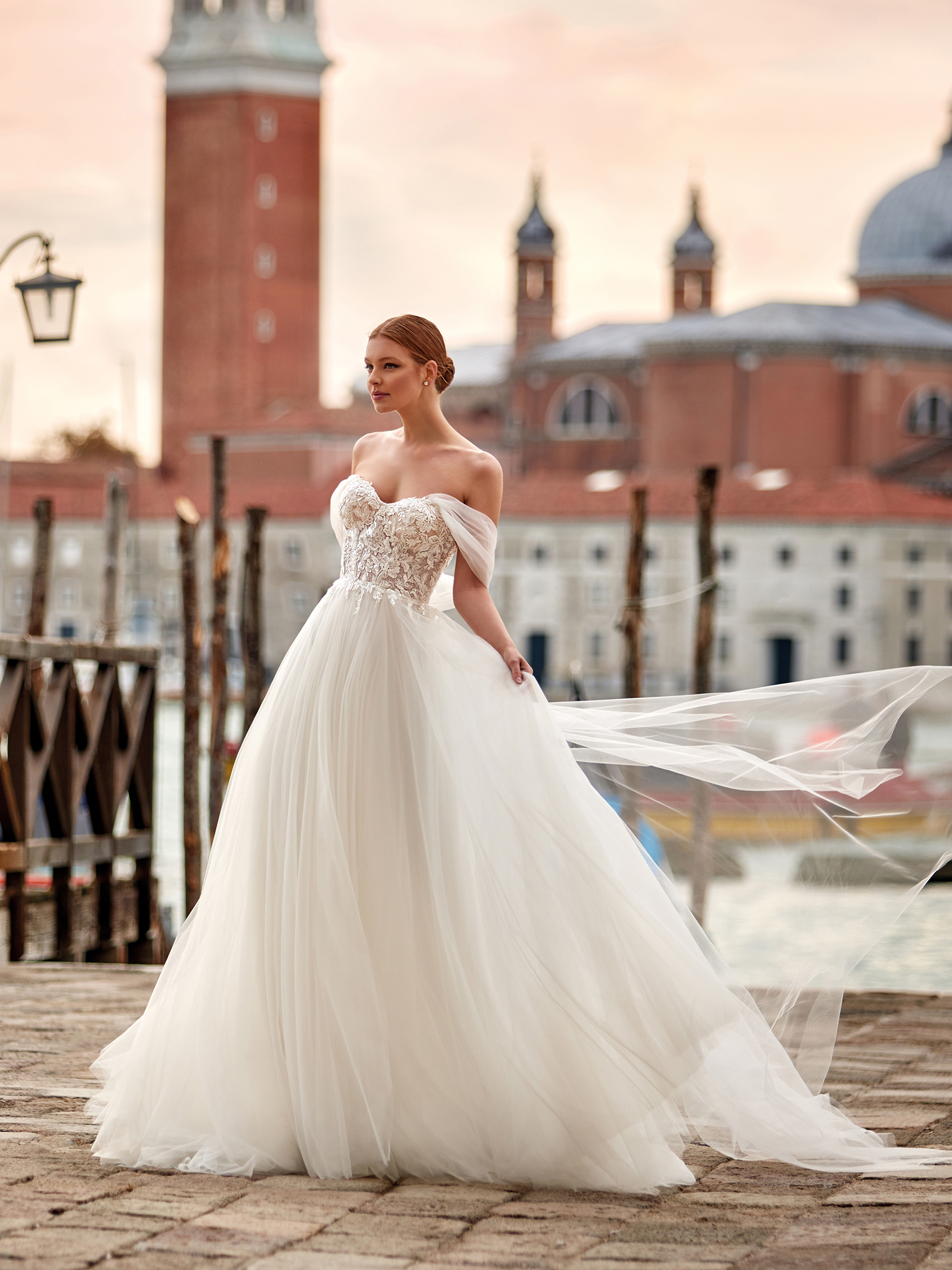 VESTIDO DE NOIVA ALTA COSTURA BELO HORIZONTE PRONOVIAS ATELIER PRONOVIAS ROSA CLARÁ GAETANA MORATO NICOLE MILANO VERA WANG BRIDE SÃO PAULO BRASÍLIA VESTIDO NOIVA PRINCESA MINIMALISTA MODERNO EVASÊ SEREIA MIKADO SEDA CETIM RENDA PRONOVIAS PRIVÉE