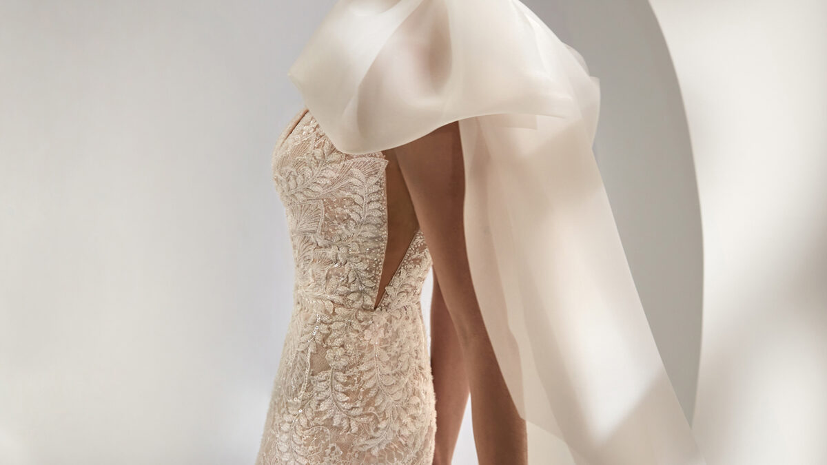 vestido de noiva clássico Vera Wang Brasil de renda com mangas coleção 2023 minimalista belo horizonte são paulo gaetana morato Rosa Clará Pronovias princesa sereia Nicole MIlano Pronovias Boho Chic gaetana morato casamento no campo vestido noiva com brilho vestido de noiva alta costura - VERA WANG BELO HORIZONTE BRASIL LUNA NOVIAS ADRIANA ALIER LUNA STUDIO NICOLE MILANO PRONOVIAS