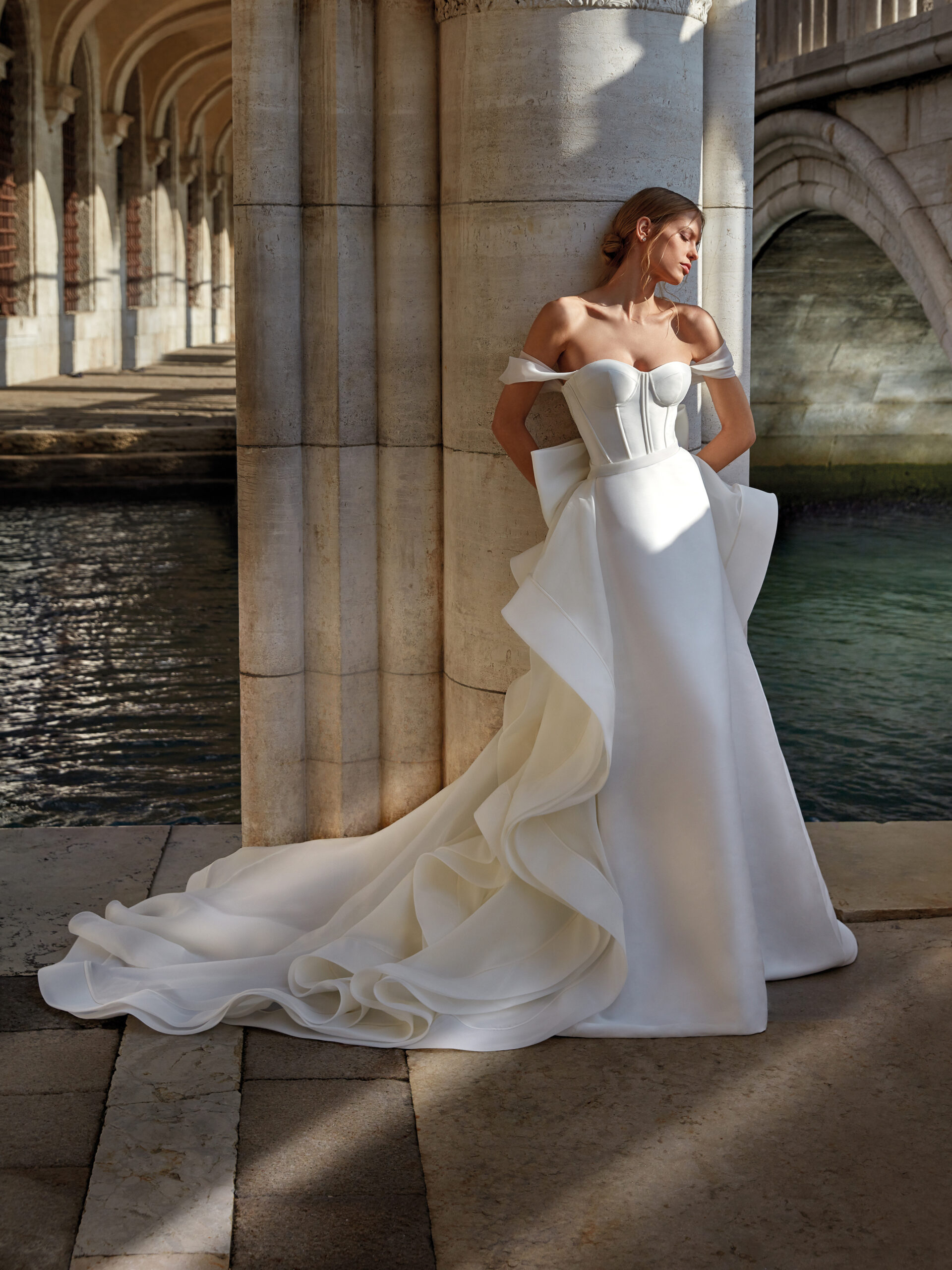 VESTIDO DE NOIVA ALTA COSTURA BELO HORIZONTE PRONOVIAS ATELIER PRONOVIAS ROSA CLARÁ GAETANA MORATO NICOLE MILANO VERA WANG BRIDE SÃO PAULO BRASÍLIA VESTIDO NOIVA PRINCESA MINIMALISTA MODERNO EVASÊ SEREIA MIKADO SEDA CETIM RENDA PRONOVIAS PRIVÉE
