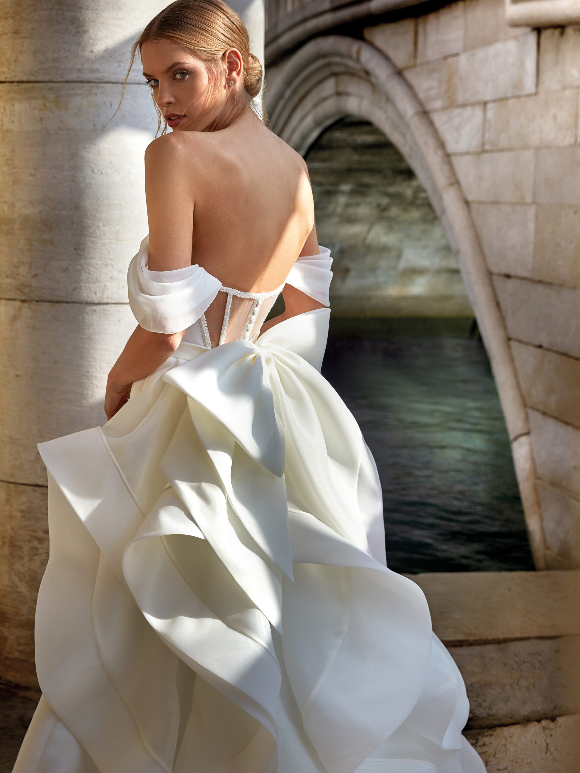 VESTIDO DE NOIVA ALTA COSTURA BELO HORIZONTE PRONOVIAS ATELIER PRONOVIAS ROSA CLARÁ GAETANA MORATO NICOLE MILANO VERA WANG BRIDE SÃO PAULO BRASÍLIA VESTIDO NOIVA PRINCESA MINIMALISTA MODERNO EVASÊ SEREIA MIKADO SEDA CETIM RENDA PRONOVIAS PRIVÉE