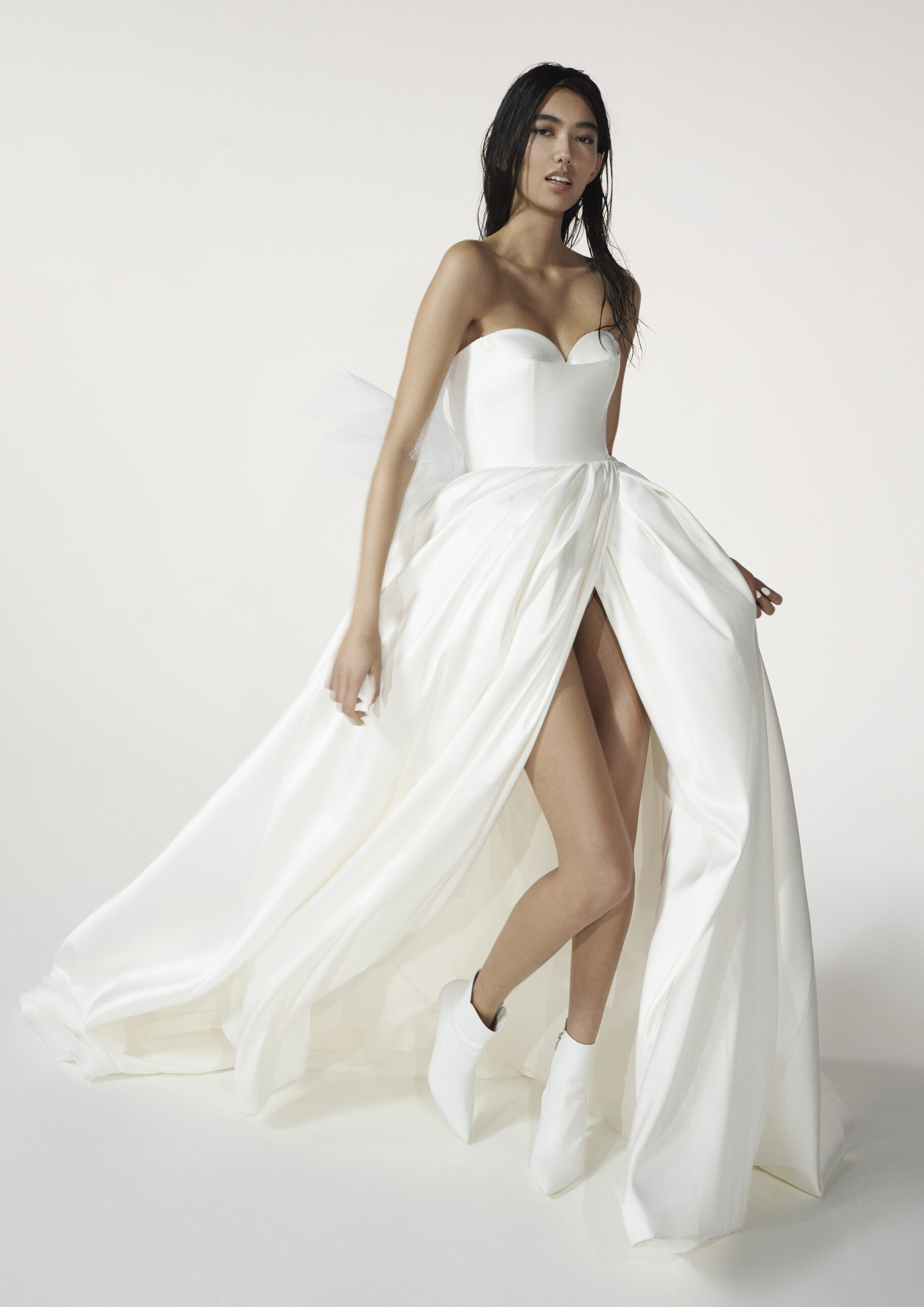 VESTIDO DE NOIVA ALTA COSTURA BELO HORIZONTE PRONOVIAS ATELIER PRONOVIAS ROSA CLARÁ GAETANA MORATO NICOLE MILANO VERA WANG BRIDE SÃO PAULO BRASÍLIA VESTIDO NOIVA PRINCESA MINIMALISTA MODERNO EVASÊ SEREIA MIKADO SEDA CETIM RENDA PRONOVIAS PRIVÉE