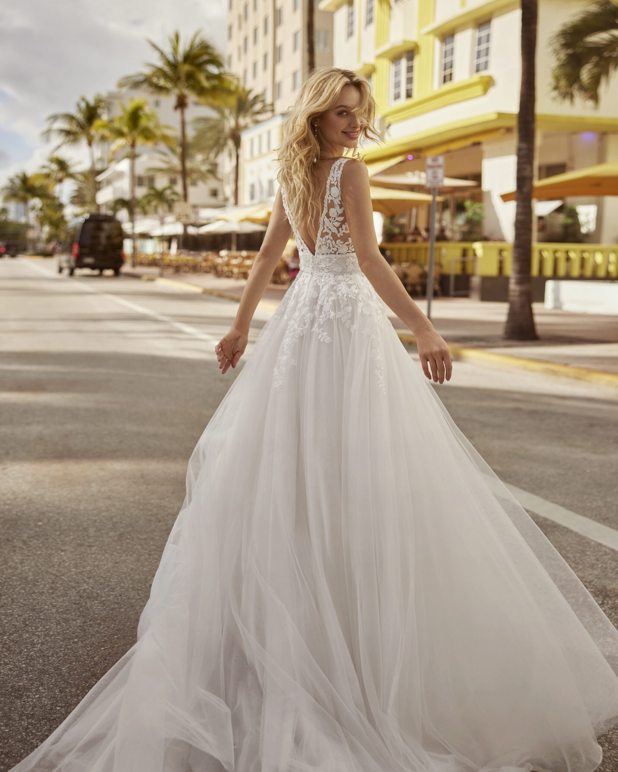 VESTIDO DE NOIVA ALTA COSTURA BELO HORIZONTE PRONOVIAS ATELIER PRONOVIAS ROSA CLARÁ GAETANA MORATO NICOLE MILANO VERA WANG BRIDE SÃO PAULO BRASÍLIA VESTIDO NOIVA PRINCESA MINIMALISTA MODERNO EVASÊ SEREIA MIKADO SEDA CETIM RENDA PRONOVIAS PRIVÉE