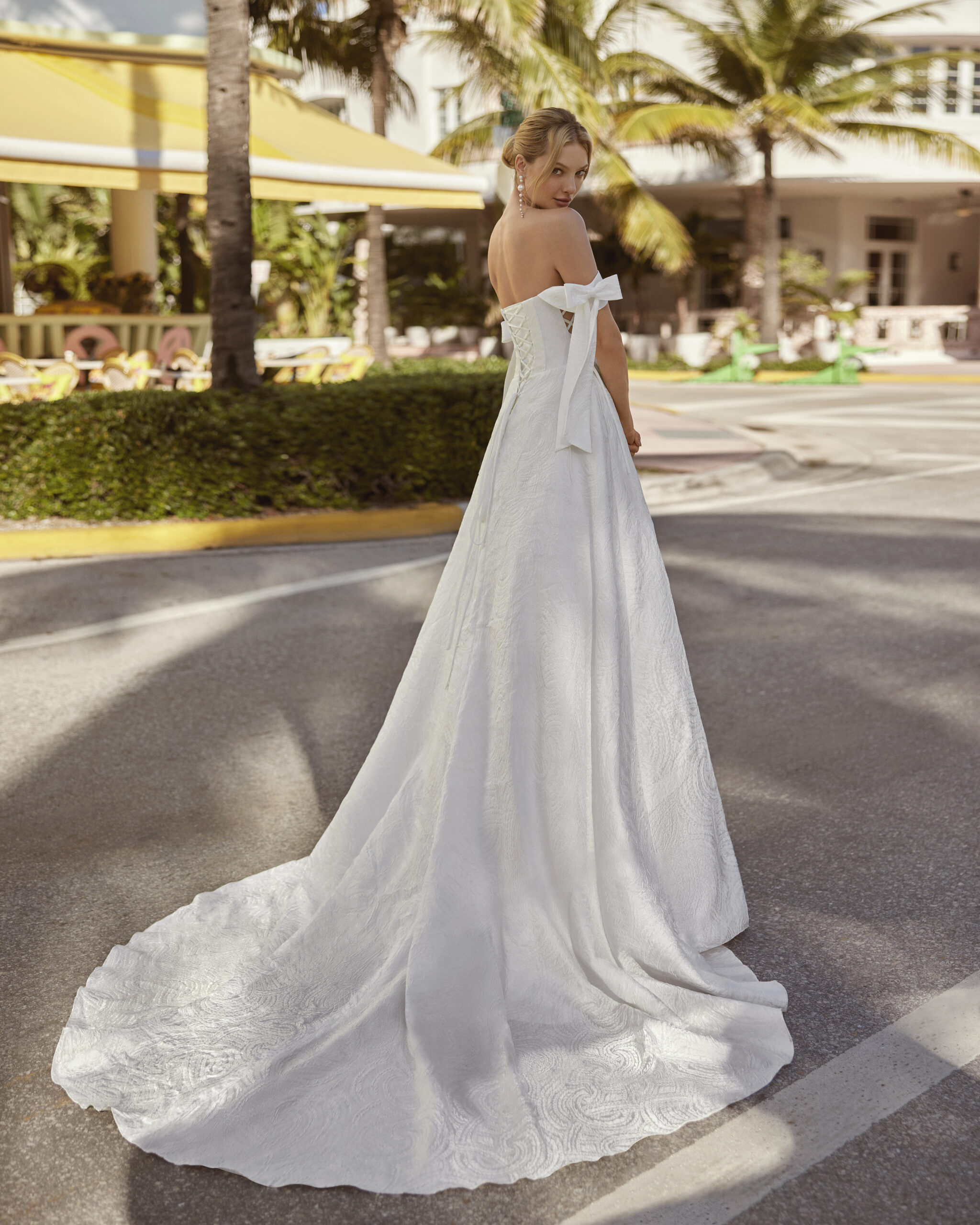 VESTIDO DE NOIVA ALTA COSTURA BELO HORIZONTE PRONOVIAS ATELIER PRONOVIAS ROSA CLARÁ GAETANA MORATO NICOLE MILANO VERA WANG BRIDE SÃO PAULO BRASÍLIA VESTIDO NOIVA PRINCESA MINIMALISTA MODERNO EVASÊ SEREIA MIKADO SEDA CETIM RENDA PRONOVIAS PRIVÉE
