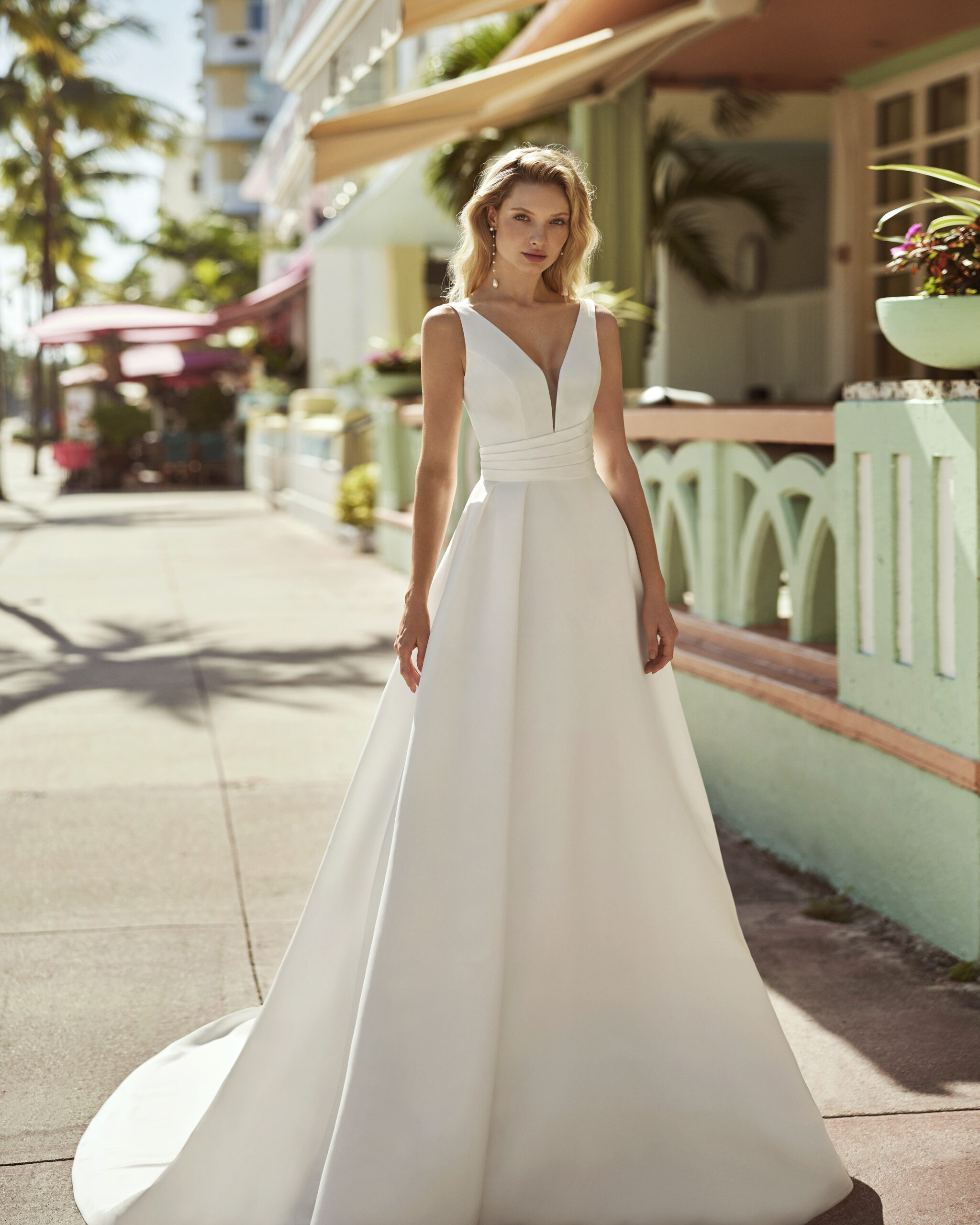 VESTIDO DE NOIVA ALTA COSTURA BELO HORIZONTE PRONOVIAS ATELIER PRONOVIAS ROSA CLARÁ GAETANA MORATO NICOLE MILANO VERA WANG BRIDE SÃO PAULO BRASÍLIA VESTIDO NOIVA PRINCESA MINIMALISTA MODERNO EVASÊ SEREIA MIKADO SEDA CETIM RENDA PRONOVIAS PRIVÉE