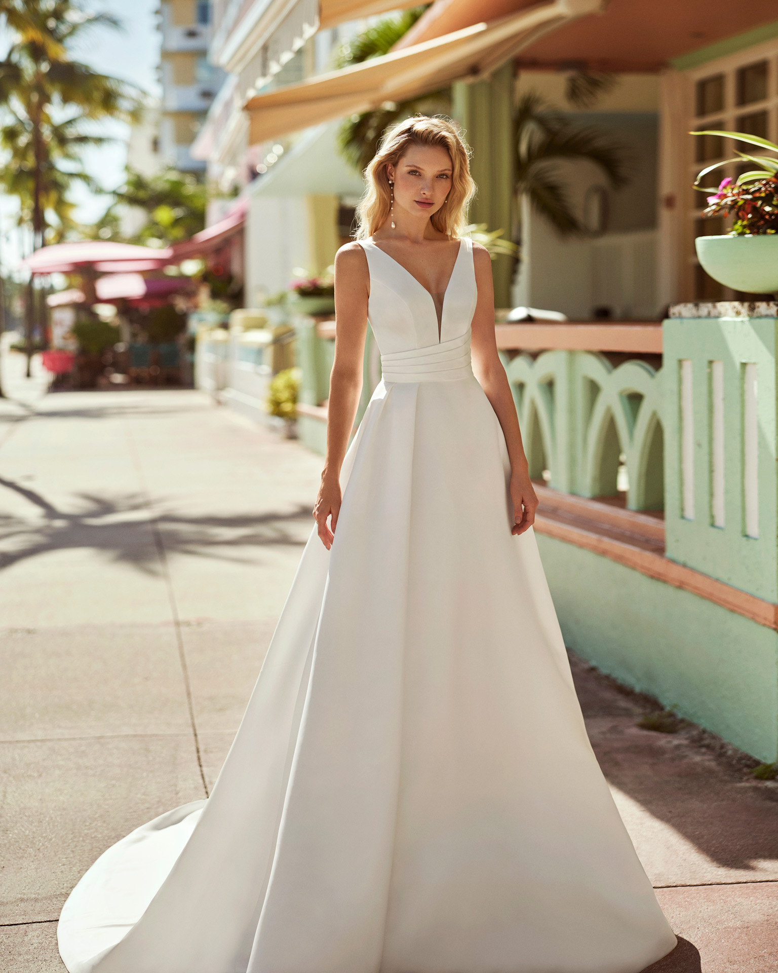 VESTIDO DE NOIVA ALTA COSTURA BELO HORIZONTE PRONOVIAS ATELIER PRONOVIAS ROSA CLARÁ GAETANA MORATO NICOLE MILANO VERA WANG BRIDE SÃO PAULO BRASÍLIA VESTIDO NOIVA PRINCESA MINIMALISTA MODERNO EVASÊ SEREIA MIKADO SEDA CETIM RENDA PRONOVIAS PRIVÉE