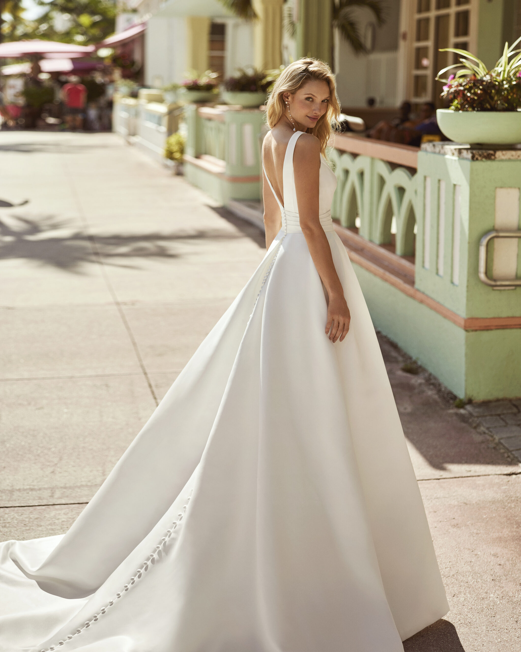 VESTIDO DE NOIVA ALTA COSTURA BELO HORIZONTE PRONOVIAS ATELIER PRONOVIAS ROSA CLARÁ GAETANA MORATO NICOLE MILANO VERA WANG BRIDE SÃO PAULO BRASÍLIA VESTIDO NOIVA PRINCESA MINIMALISTA MODERNO EVASÊ SEREIA MIKADO SEDA CETIM RENDA PRONOVIAS PRIVÉE